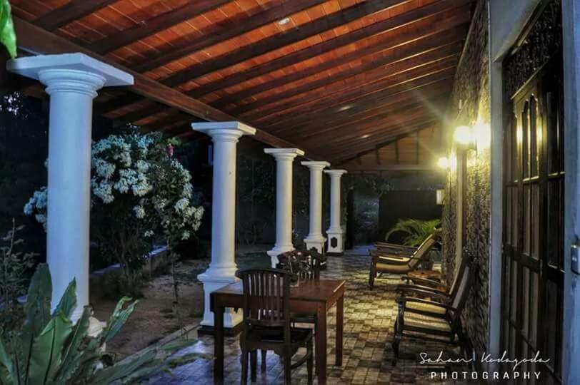 Deutsche Villa Хиккадува Экстерьер фото