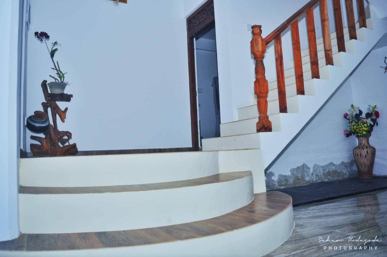 Deutsche Villa Хиккадува Экстерьер фото